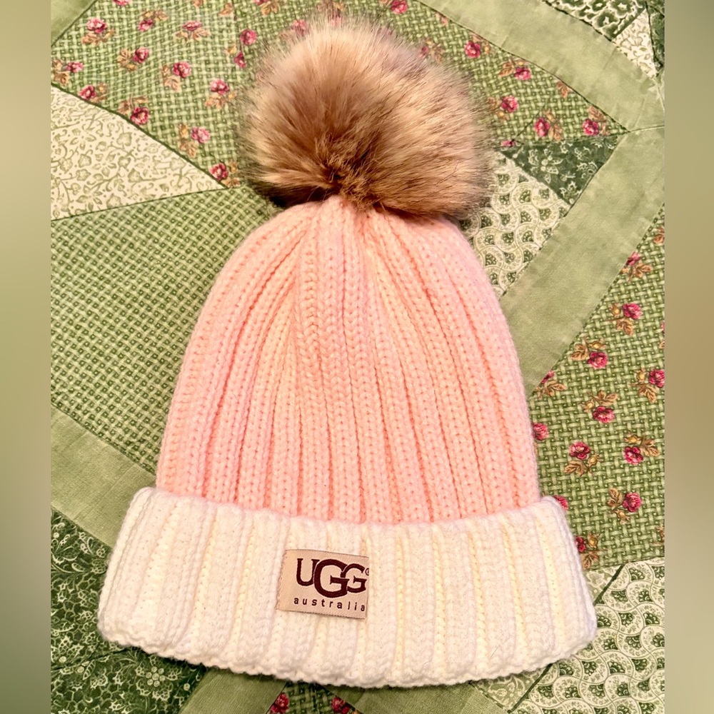 NWOT Rare UGG Australia Women’s Blush Pink and Cream Knit Hat with Brown Pom-Pom